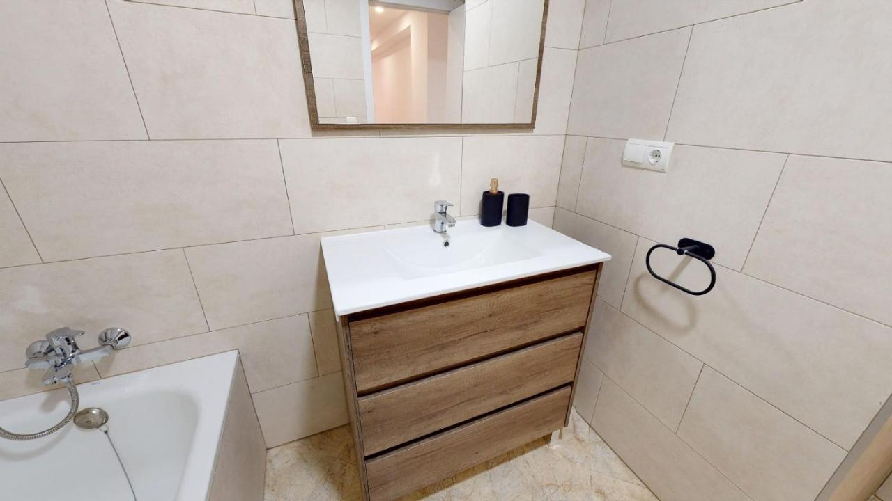 Holisplace- Lovely Apartment In Downtown Аликанте Екстериор снимка